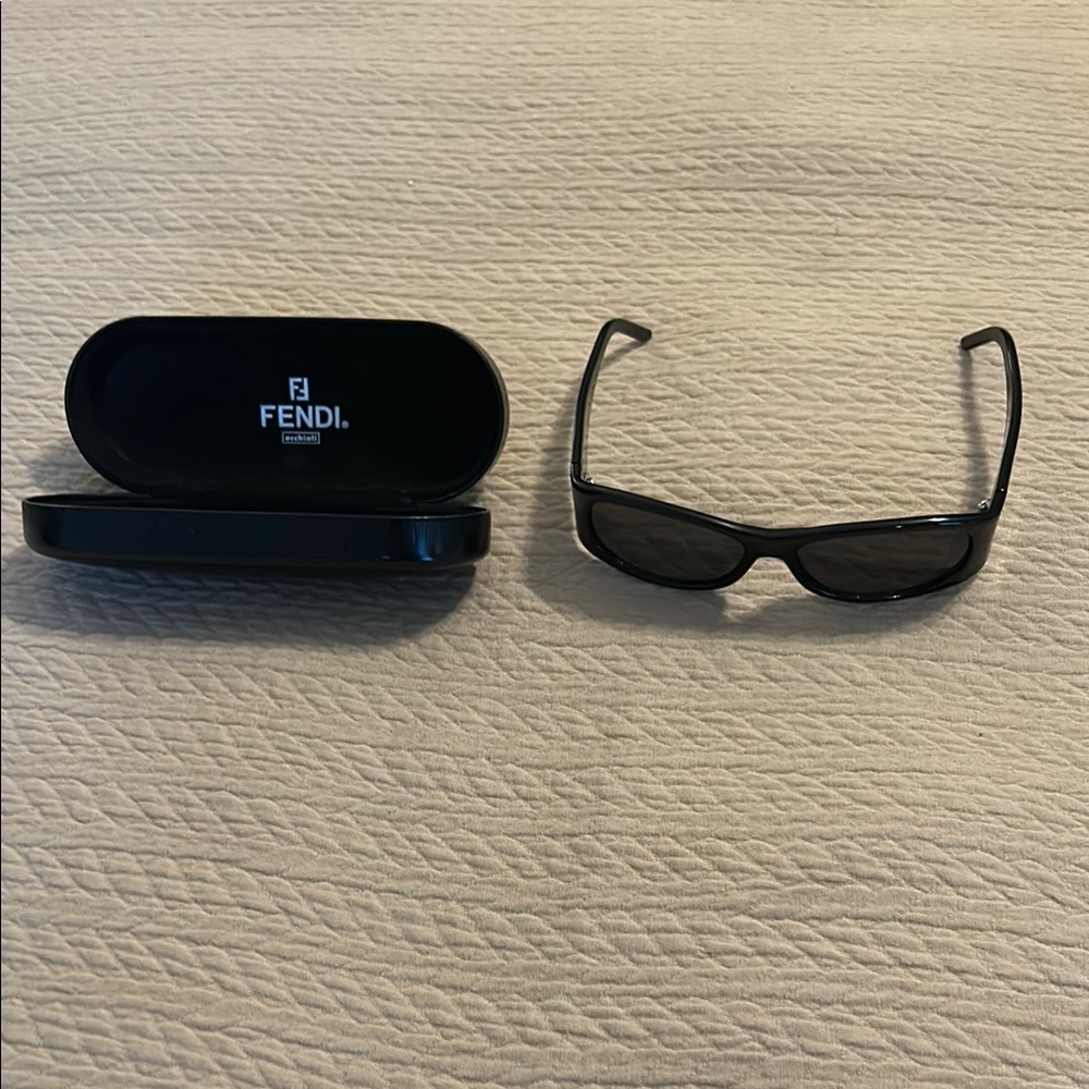 Fendi Sleek Black Sunglasses